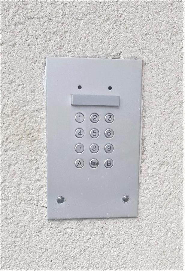 Nid Douillet Plein De Charme Avec Parking Gratuit Apartment Chantilly Exterior photo