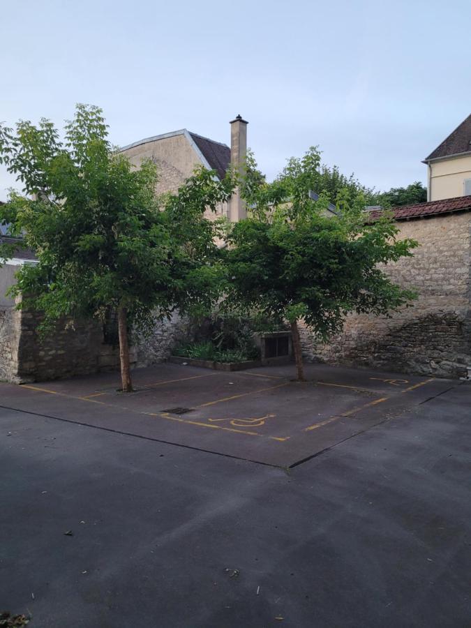 Nid Douillet Plein De Charme Avec Parking Gratuit Apartment Chantilly Exterior photo